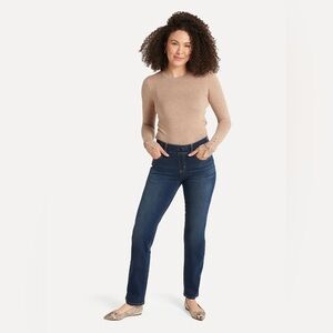 Betabrand Straight Leg 4-Pocket Yoga Denim in Dark
Vintage Wash